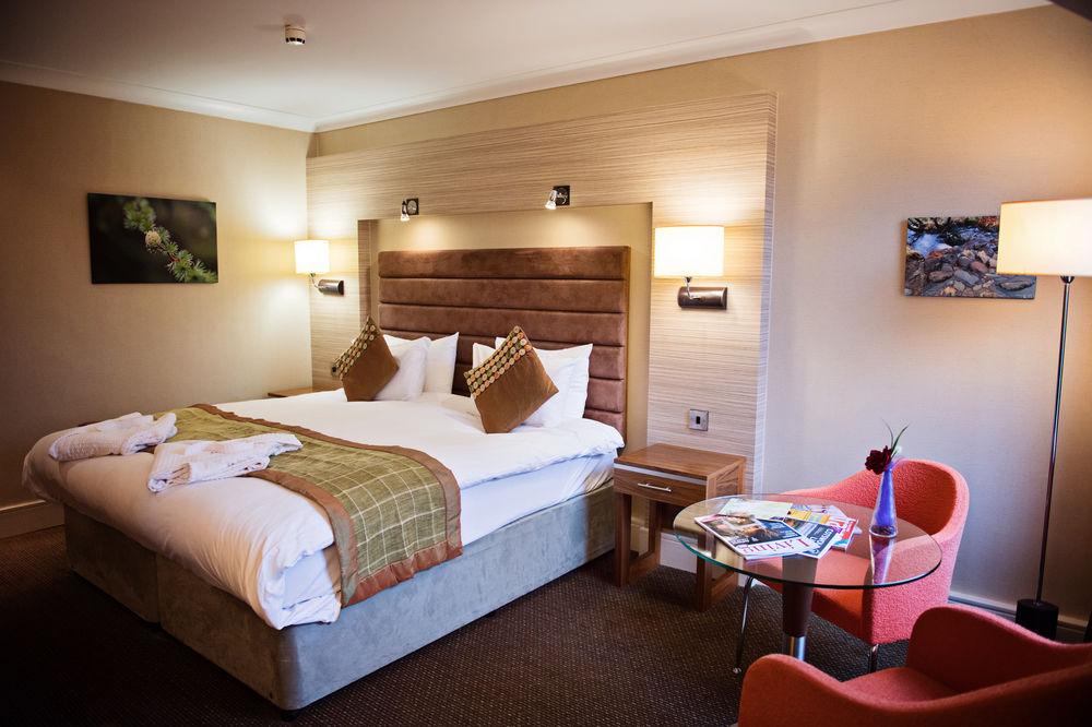 Delta Hotels By Marriott Cheltenham Chase Esterno foto